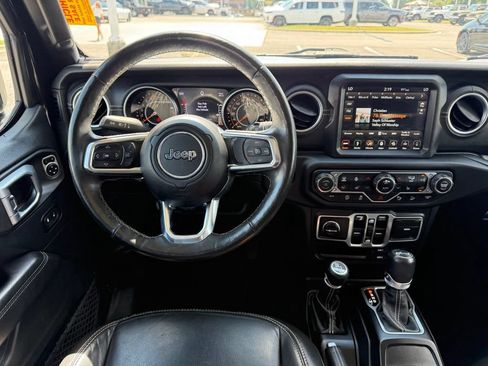 Used 2018 Jeep Wrangler Unlimited Sahara w/ Dual Top Group AWD/4WD image 8