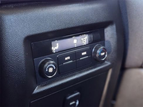 Used 2023 Chevrolet Traverse LT image 15