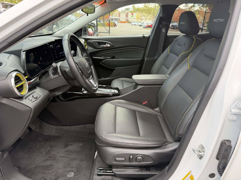 Used 2025 Chevrolet Trax ACTIV w/ Driver Confidence Package FWD image 17