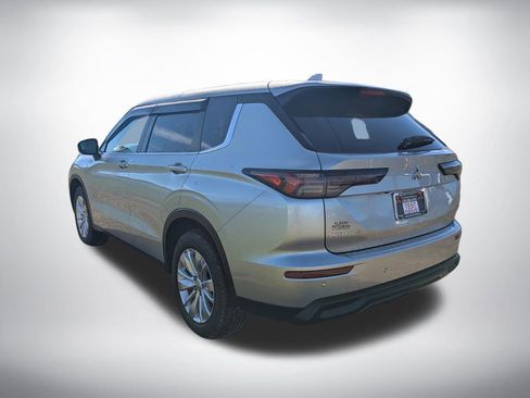 New 2026 Mitsubishi Outlander ES image 5