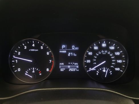 Used 2017 Hyundai Elantra SE image 23