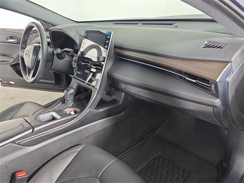 Used 2022 Toyota Avalon XLE image 19