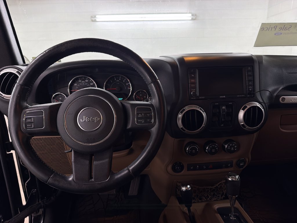 Used 2015 Jeep Wrangler Unlimited Sahara AWD/4WD image 7