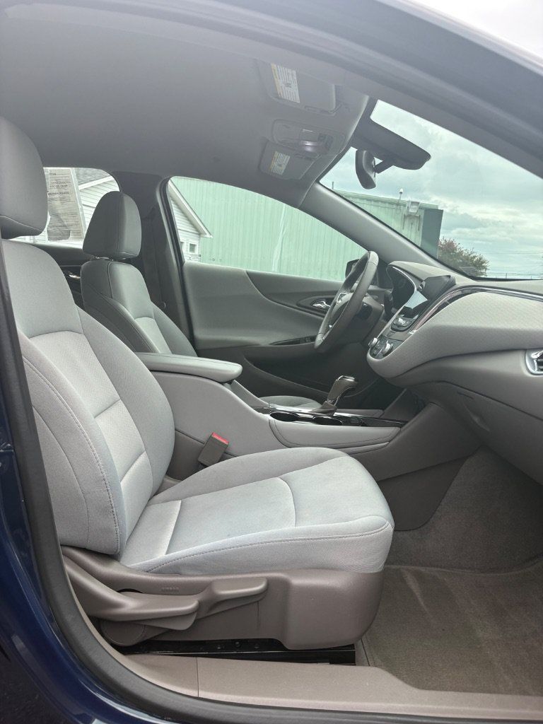 Used 2018 Chevrolet Malibu LT FWD image 20
