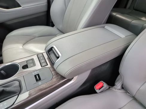 Used 2020 Toyota Highlander Limited AWD/4WD image 20