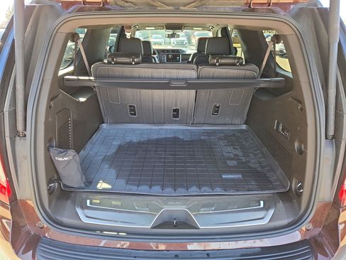 Used 2022 GMC Yukon XL Denali image 12