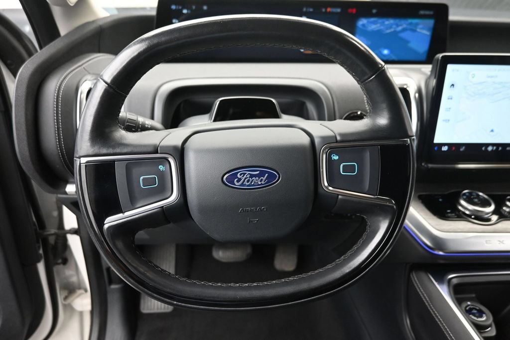 Used 2025 Ford Expedition Platinum w/ Driver's Package AWD/4WD image 21