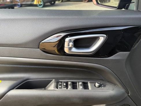 New 2026 Jeep Compass Latitude image 15