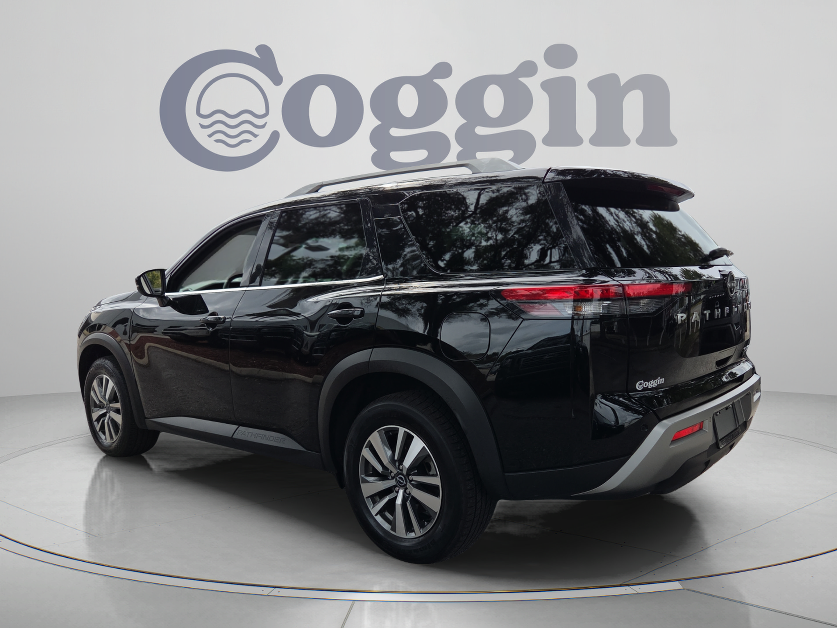 Used 2025 Nissan Pathfinder SL AWD/4WD image 3