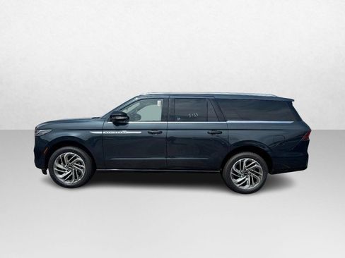 New 2025 Lincoln Navigator L Reserve image 8