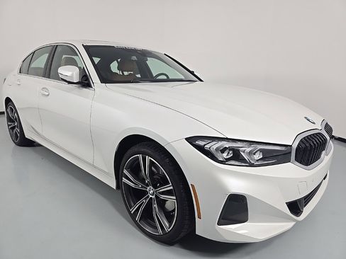 Certified 2024 BMW 330i xDrive Sedan w/ Convenience Package image 6