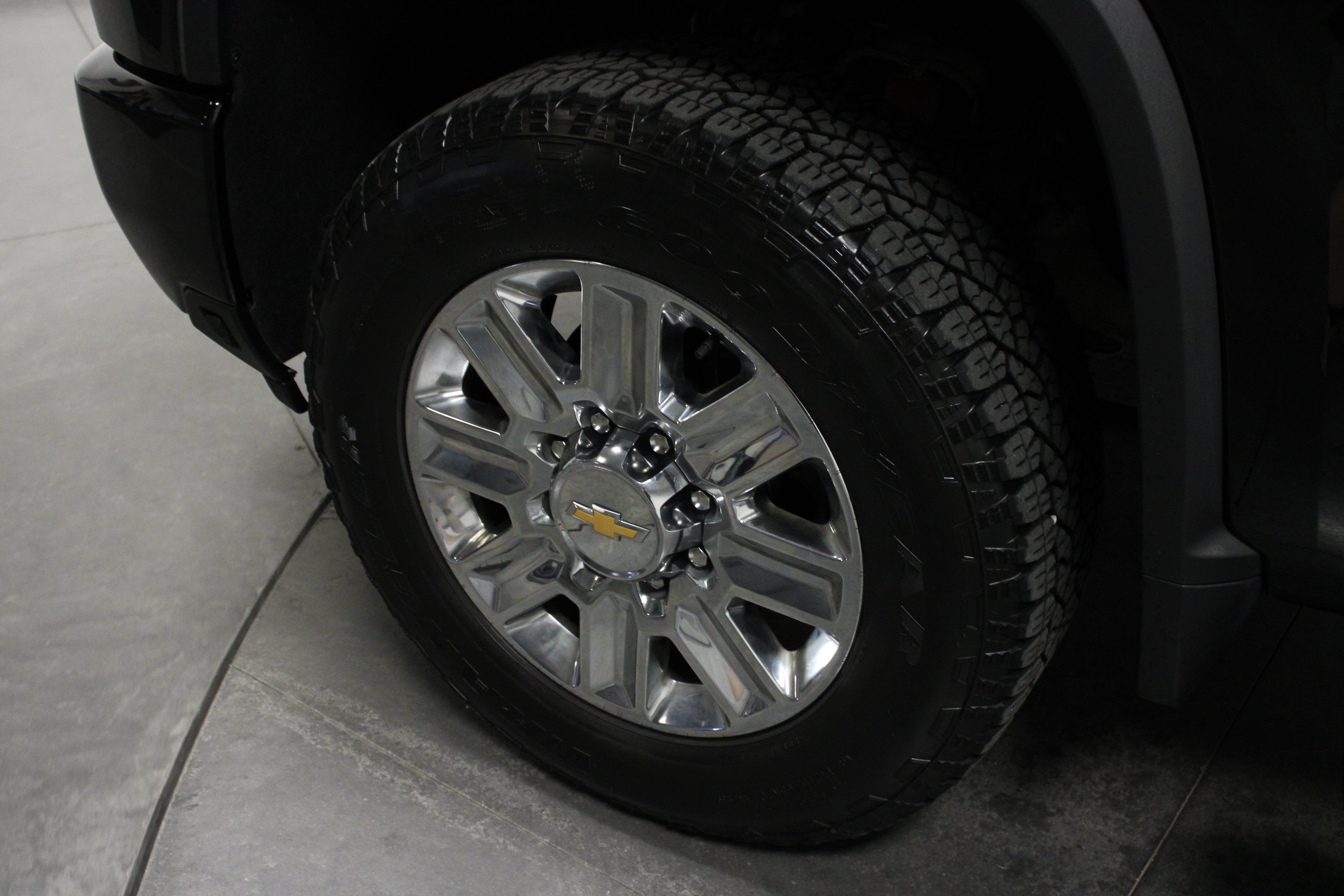 Used 2024 Chevrolet Silverado 2500 High Country w/ Technology Package AWD/4WD image 10