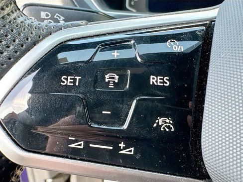Used 2024 Volkswagen Tiguan SEL R-Line w/ MDO Package, Two-Row AWD/4WD image 12