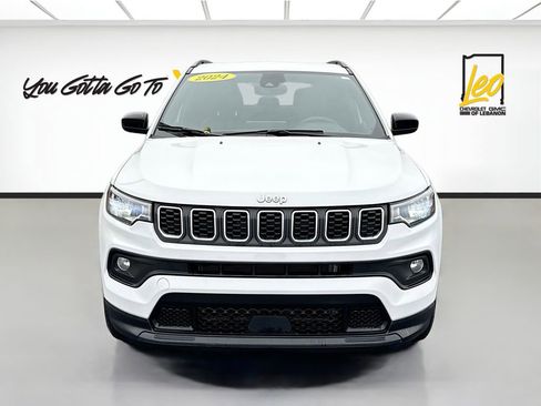 Used 2024 Jeep Compass Latitude image 2