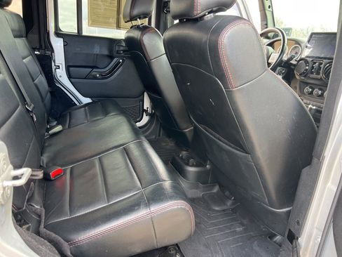 Used 2012 Jeep Wrangler Unlimited Sahara image 16