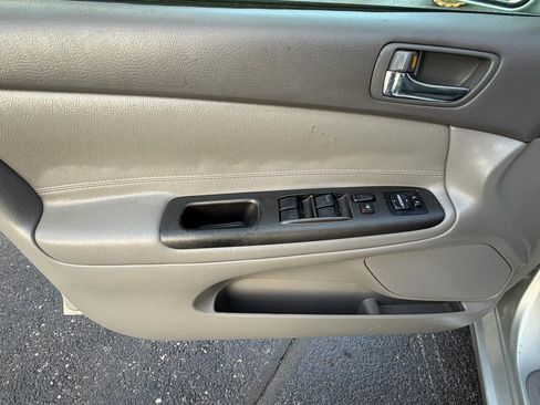 Used 2005 Toyota Camry LE image 11