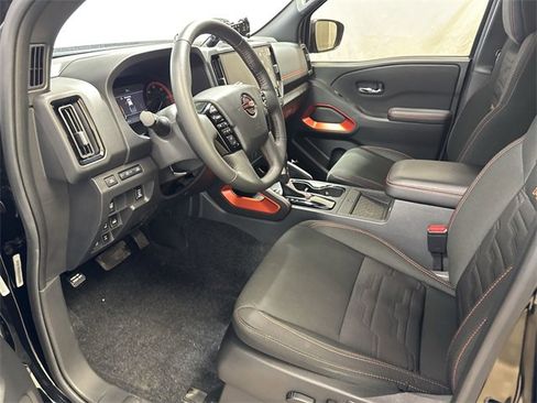 Used 2025 Nissan Frontier PRO-4X w/ Pro Convenience Package image 11