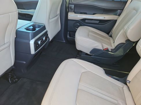 Used 2024 Ford Expedition Limited image 10