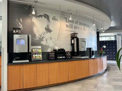 Certified 2022 Mercedes-Benz GLE 350 4MATIC w/ Premium Package image 44