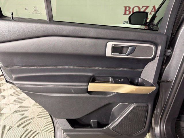 Used 2022 Ford Explorer XLT AWD/4WD image 26