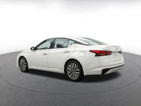 Used 2025 Nissan Altima 2.5 SV FWD image 6