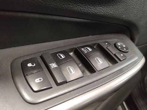 Used 2019 Jeep Cherokee Latitude w/ Popular Appearance Group FWD image 27