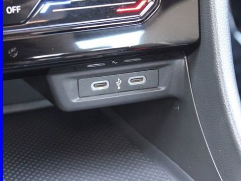 Used 2025 Volkswagen Jetta Sport image 33