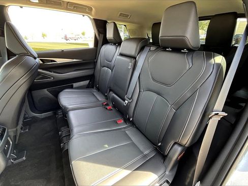 Certified 2025 INFINITI QX60 Luxe image 34