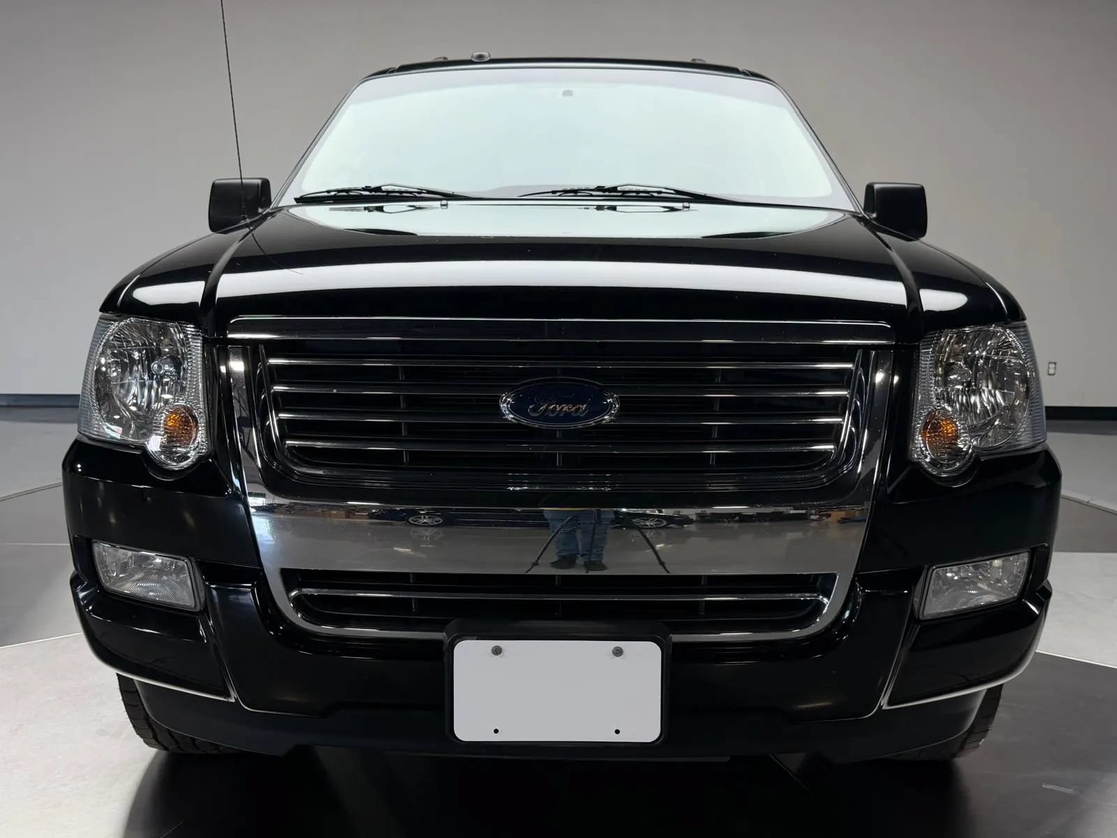Used 2010 Ford Explorer XLT AWD/4WD image 3