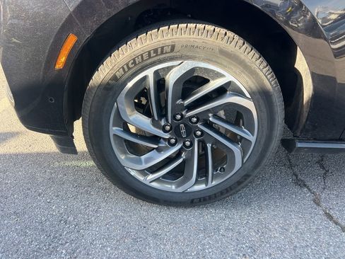 Used 2025 Lincoln Navigator Reserve image 17