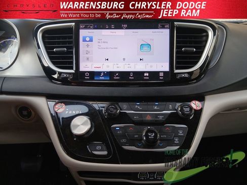 Used 2024 Chrysler Pacifica Touring-L FWD image 17