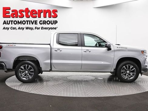 Used 2022 Chevrolet Silverado 1500 LT AWD/4WD image 4