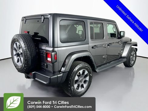 Used 2021 Jeep Wrangler Unlimited Sahara AWD/4WD image 15