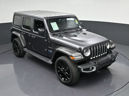 Used 2021 Jeep Wrangler Unlimited Sahara w/ Cold Weather Group AWD/4WD image 25