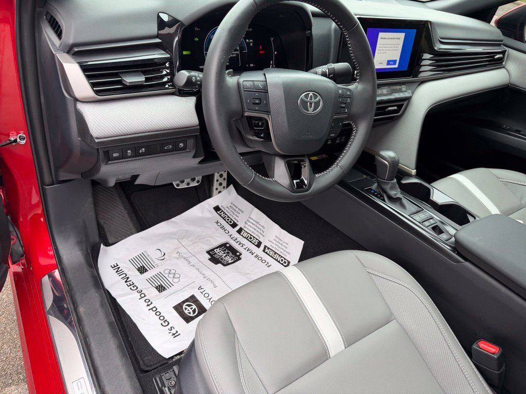 Used 2025 Toyota Camry SE w/ Convenience Package FWD image 12