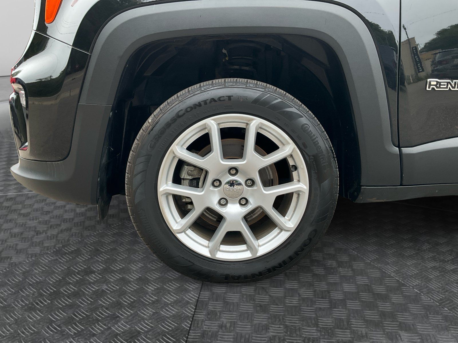 Used 2023 Jeep Renegade Latitude AWD/4WD image 16