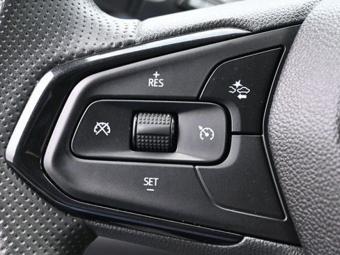 Used 2025 Chevrolet Trax LS image 17