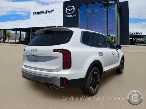 Used 2024 Kia Telluride S FWD image 3