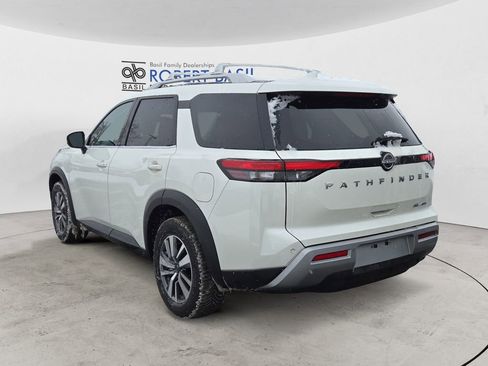 Used 2023 Nissan Pathfinder SL image 3