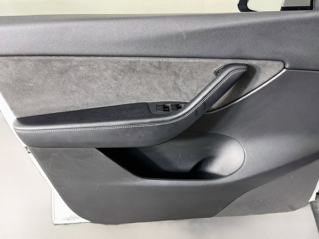 Used 2021 Tesla Model Y Long Range AWD/4WD image 21