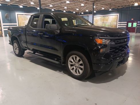 Used 2023 Chevrolet Silverado 1500 Custom AWD/4WD image 4