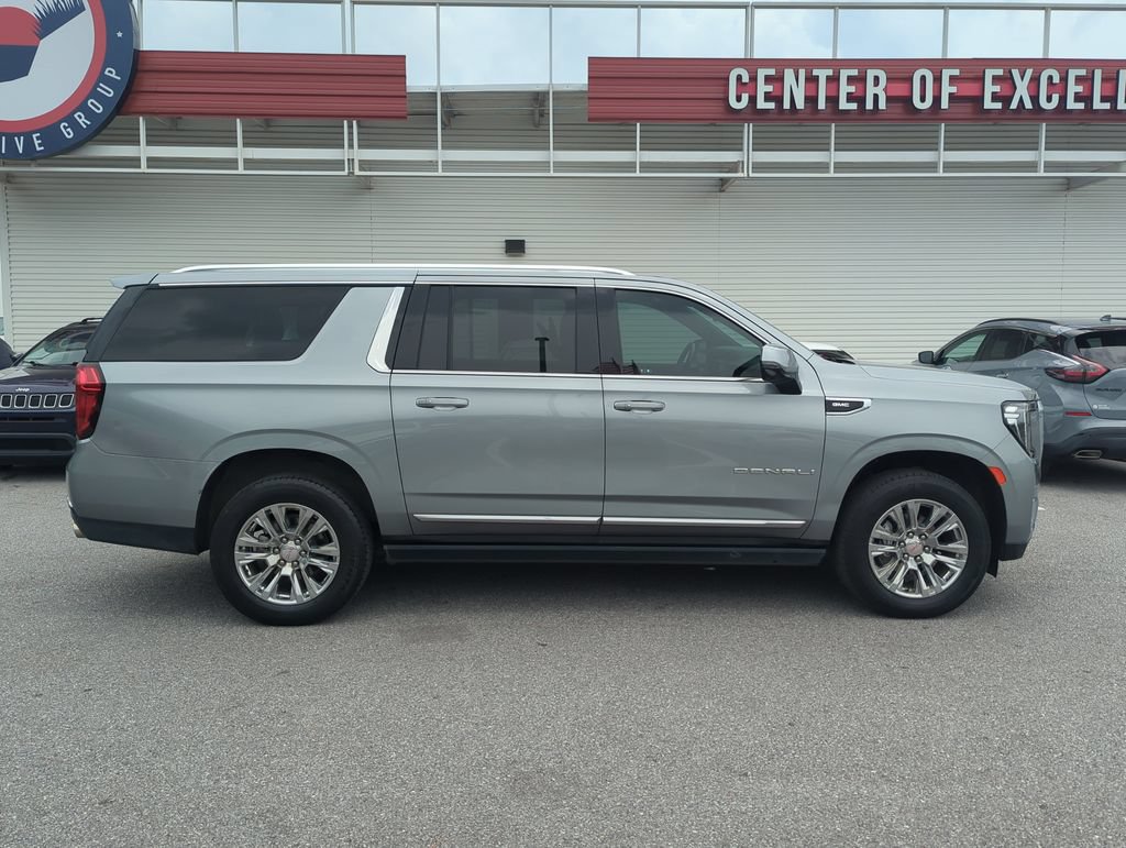 Used 2023 GMC Yukon XL Denali AWD/4WD image 7