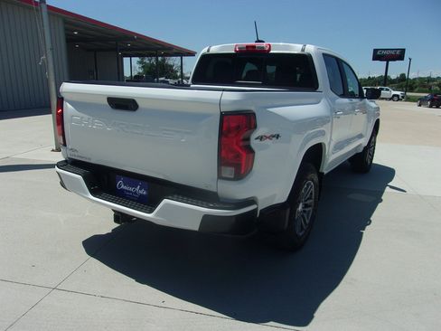 Used 2024 Chevrolet Colorado LT w/ LT Convenience Package II AWD/4WD image 3