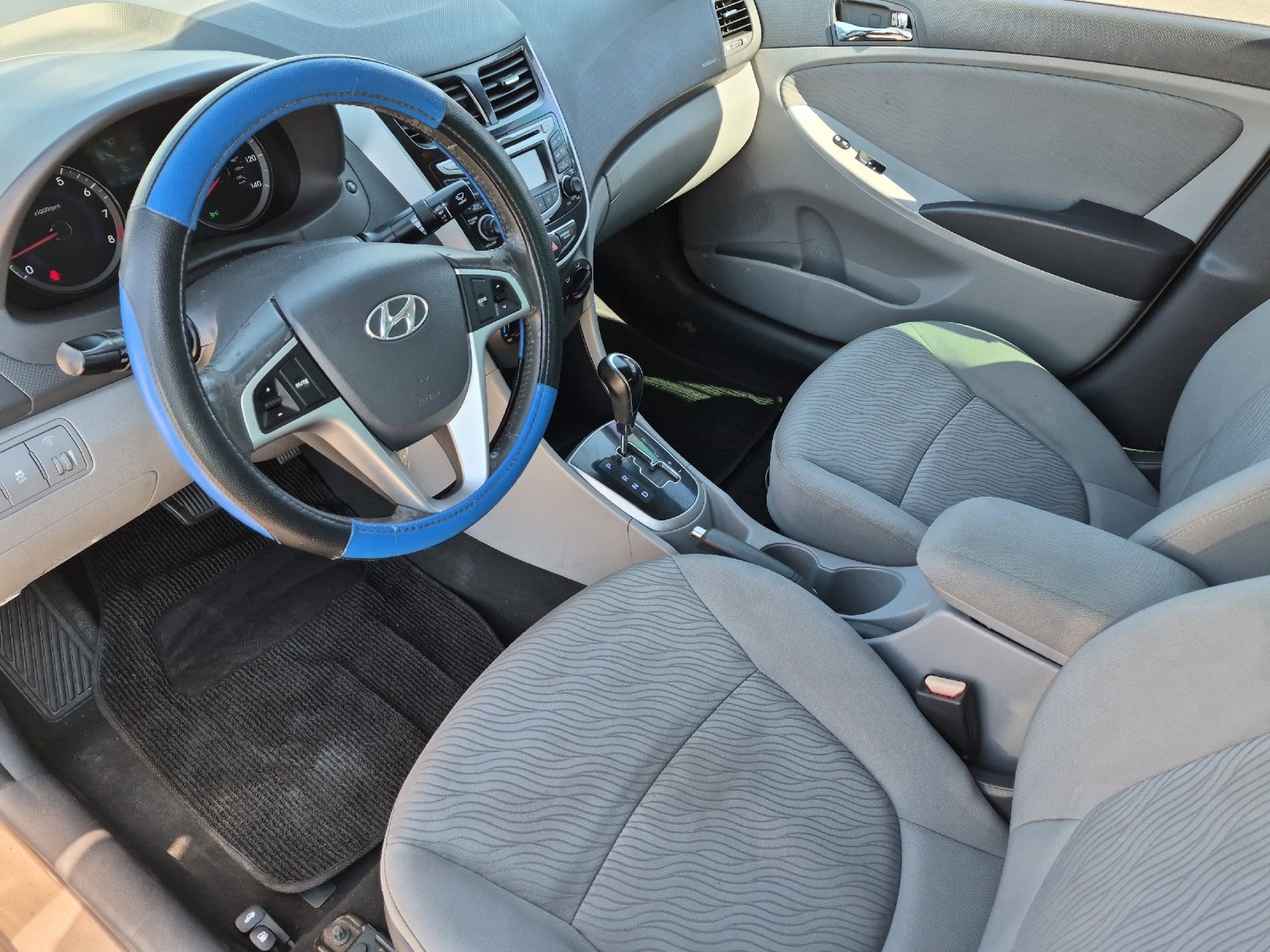 Used 2012 Hyundai Accent GLS FWD image 12