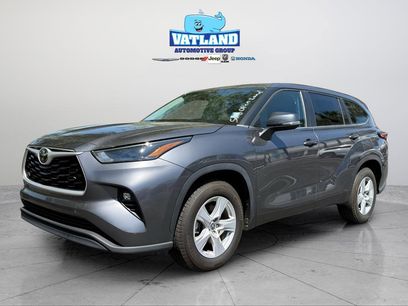 Used 2023 Toyota Highlander LE