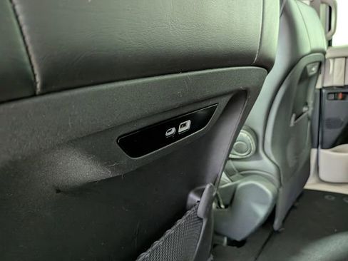 Used 2024 Chrysler Pacifica Touring-L FWD image 30