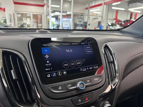 Used 2023 Chevrolet Equinox RS w/ RS Leather Package AWD/4WD image 23