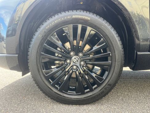 Certified 2023 Toyota Venza Nightshade image 29