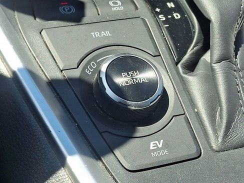 Used 2025 Toyota RAV4 XLE AWD/4WD image 23