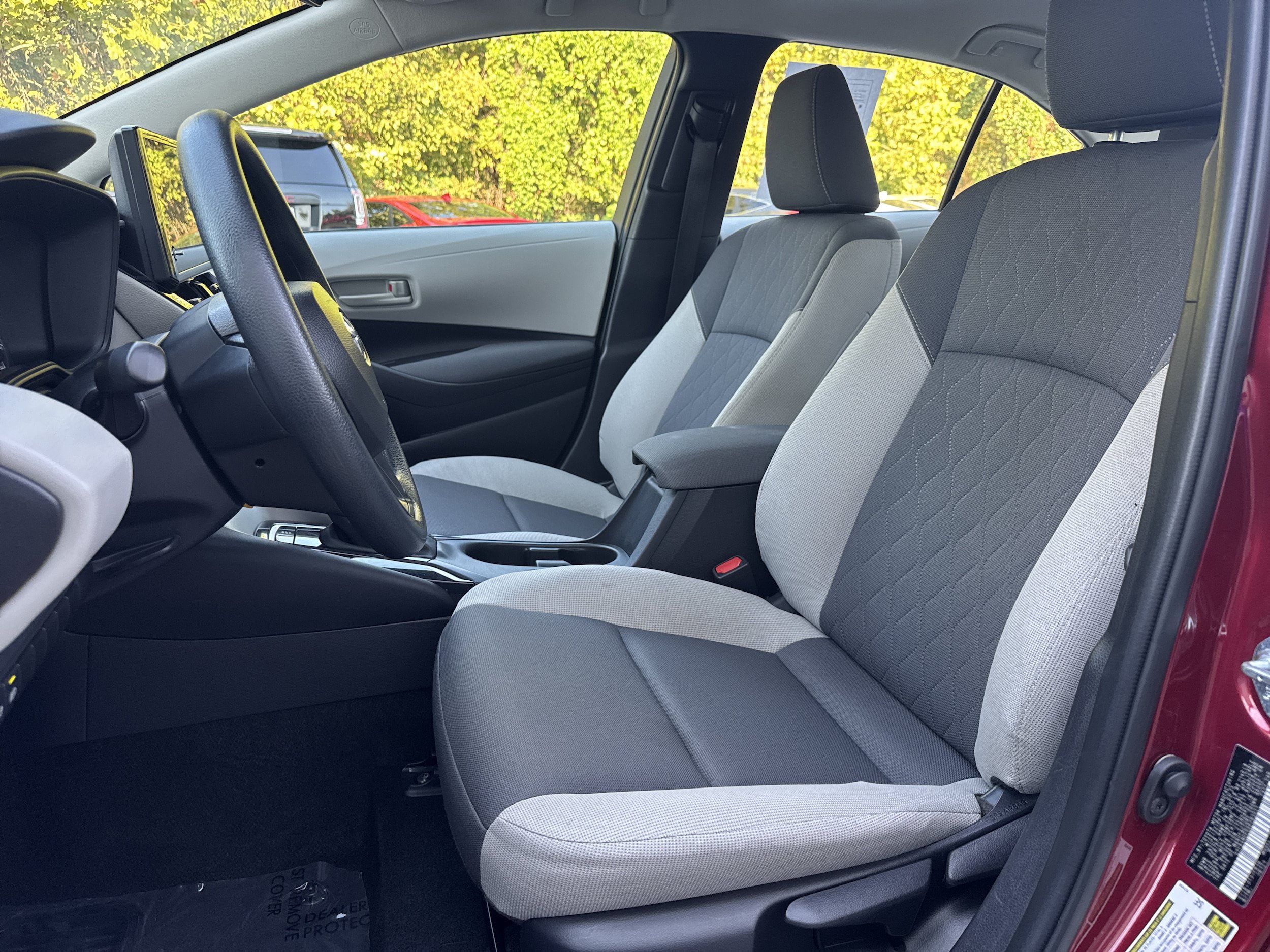 Used 2025 Toyota Corolla LE FWD image 5